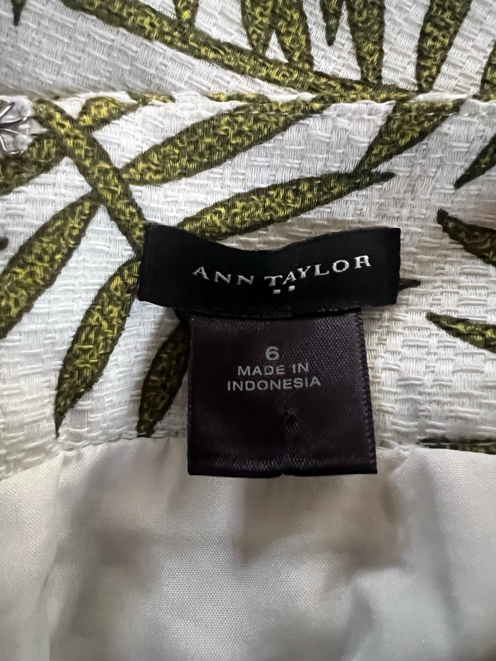 Ann Taylor White Skirt with Olive Green Leaf Print - Picture 4 of 4